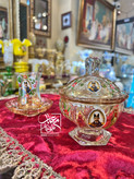 چیدمان قندان کهربایی شاهعباسی و استکان کمر باریک برای پذیرایی ایرانی