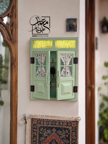 جاکلیدی چوبی دیواری مدل پنجرهای با پرده گلدار