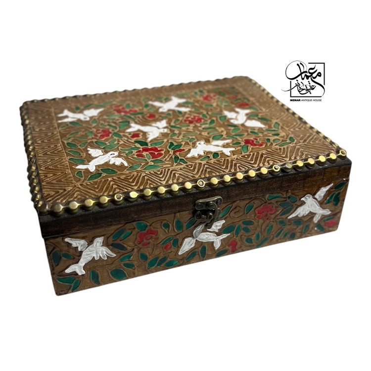 جعبه جواهرات چوبی حاشیه برنجی با نقاشی گل و پرستو